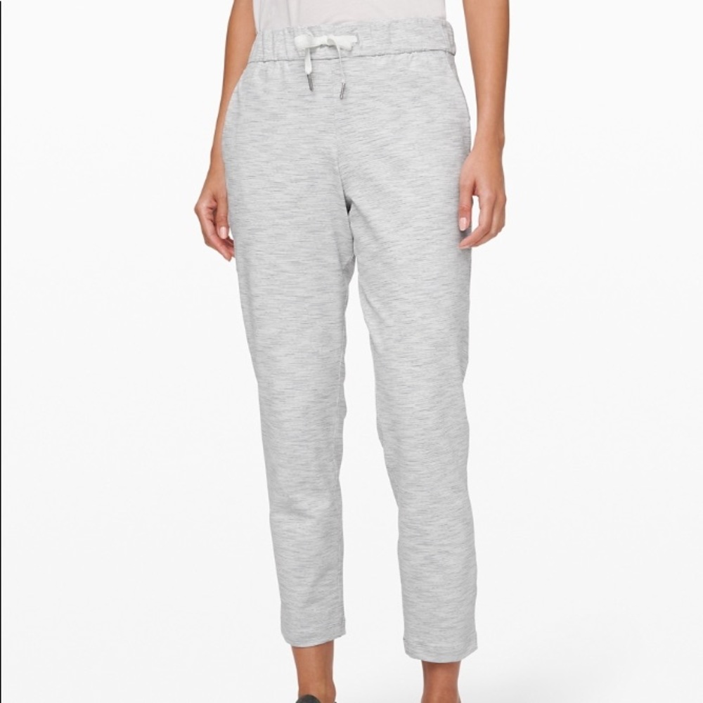 NWOT Lululemon On the Fly 7/8 crops